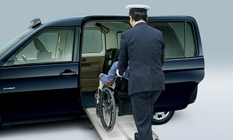 UDタクシーと車椅子