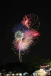 The fireworks of Lake Tama